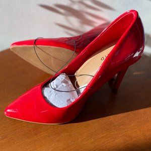 Classic Pump - Patent Red